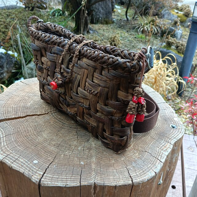 貴重な山葡萄の蔓で編んだショルダーバッグ(ポシェット)横長(小)/山