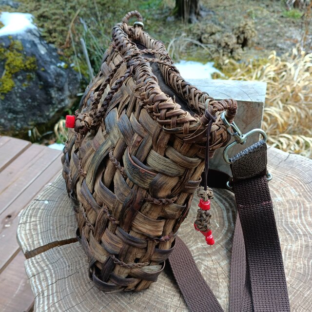 貴重な山葡萄の蔓で編んだショルダーバッグ(ポシェット)横長（中2