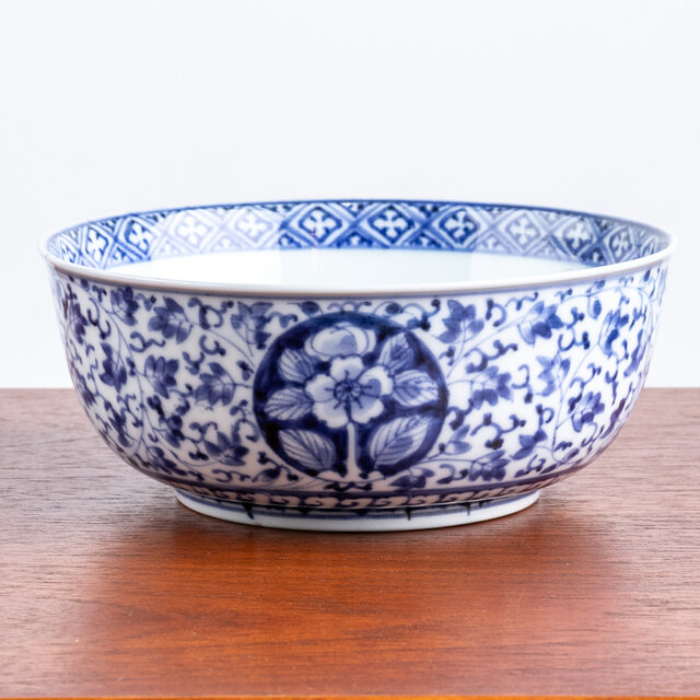 古伊万里 染付 花唐草文深鉢 江戸後期 | iichi 日々の暮らしを心地よく