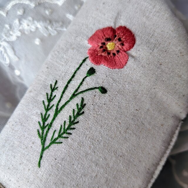 メガネケース*手刺繍*ポピー*リネン | iichi 日々の暮らしを心地よく