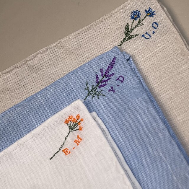 受注製作】ブルー 花刺繍 8種類 ハンカチ ハンドメイド 父の日