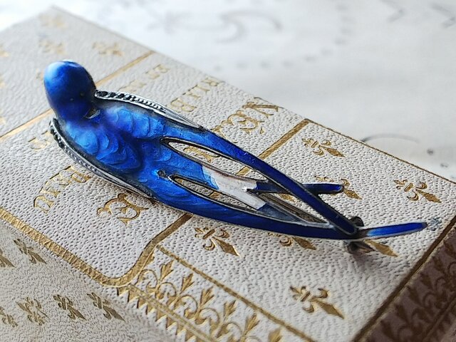 フランスアンティーク Blueエナメル／ペースト／ツバメのブローチ（65