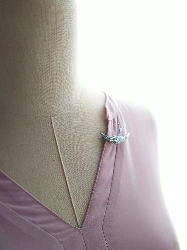 ヴィンテージ マーカサイトのように美しい ツバメのブローチ | iichi