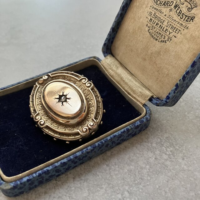 002 アンティーク 「愛と追憶のモーニングジュエリー」ブローチ