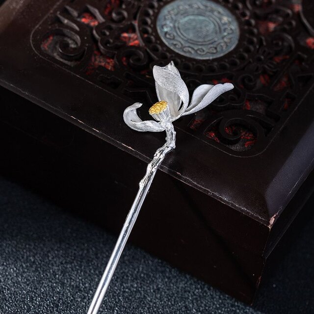 蓮の花のかんざし - 蓮の優雅さと調和を巧みに表現 K175 | iichi 日々