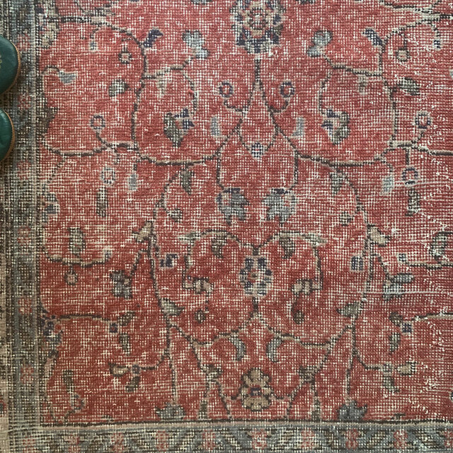 トルコラグ シャビーレッド 194×112ボタニカル トルコヴィンテージラグ