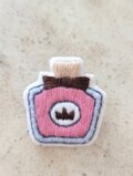香水瓶の刺繍ブローチ | iichi 日々の暮らしを心地よくする