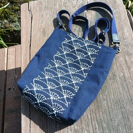 貴重な山葡萄の蔓で編んだ手提げ籠(バッグ) 【たて長大1】三つ編み