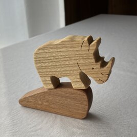 木製彫刻ゴリラ | iichi 日々の暮らしを心地よくするハンドメイドや