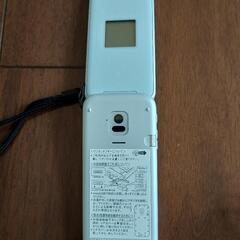 値下げ]ドコモらくらくホンF-01M 充電器とストラップ付 (ナミキチ