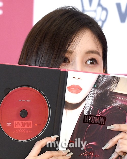 PHOTO】T-ARA ヒョミン、3rdミニアルバム「Allure」発売記念発表会に