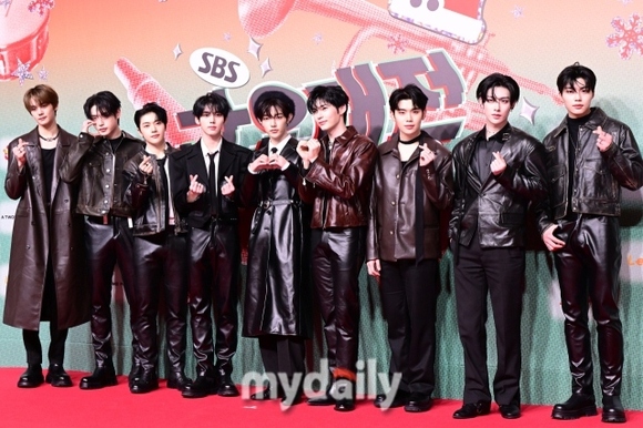 PHOTO】ZEROBASEONE「2024 SBS歌謡大典」レッドカーペットに登場 - Kstyle