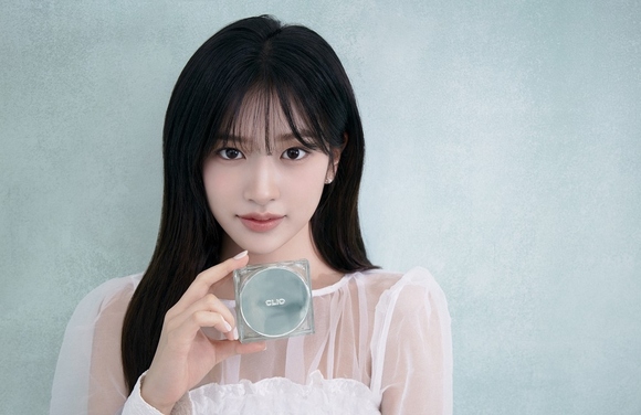 IVE ユジン、韓国コスメ「CLIO」の新グローバルモデルに就任！ - Kstyle