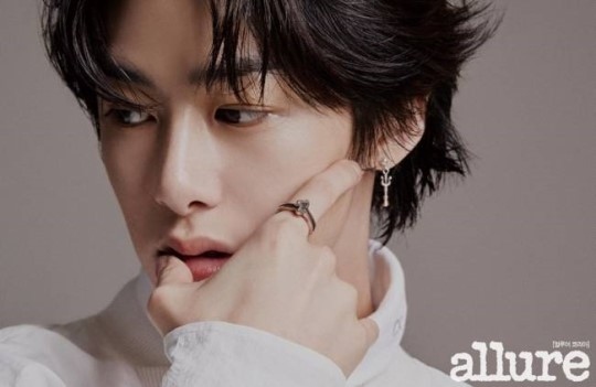 MONSTA X ヒョンウォン、セクシーで華やかなグラビア公開…優れた