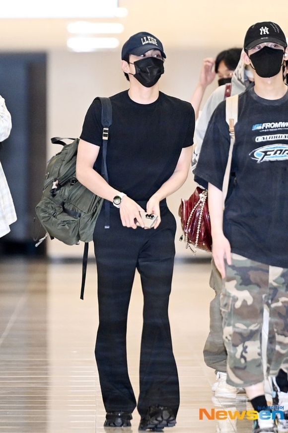 PHOTO】ENHYPEN、ファンサイン会のため中国へ出国（動画あり） - Kstyle