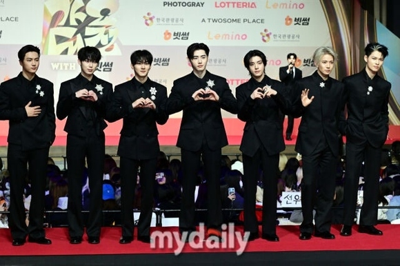 PHOTO】ENHYPEN「2025 SBS歌謡大典」レッドカーペットに登場 - Kstyle