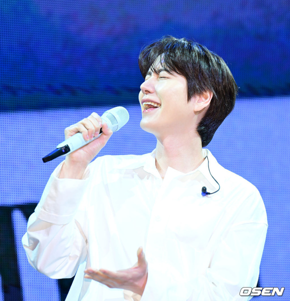 PHOTO】SUPER JUNIOR キュヒョン、ソロEP「Restart」発売記念ショー