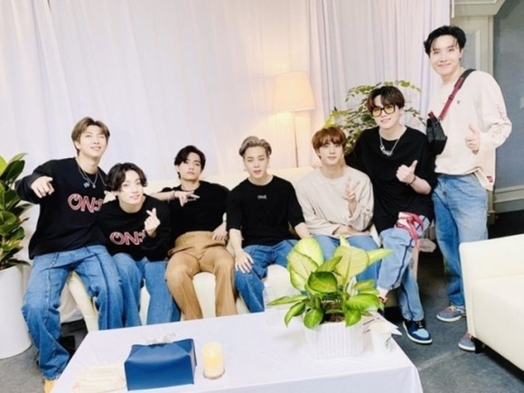 BTS（防弾少年団）、オンラインコンサートのビハインドカットを公開