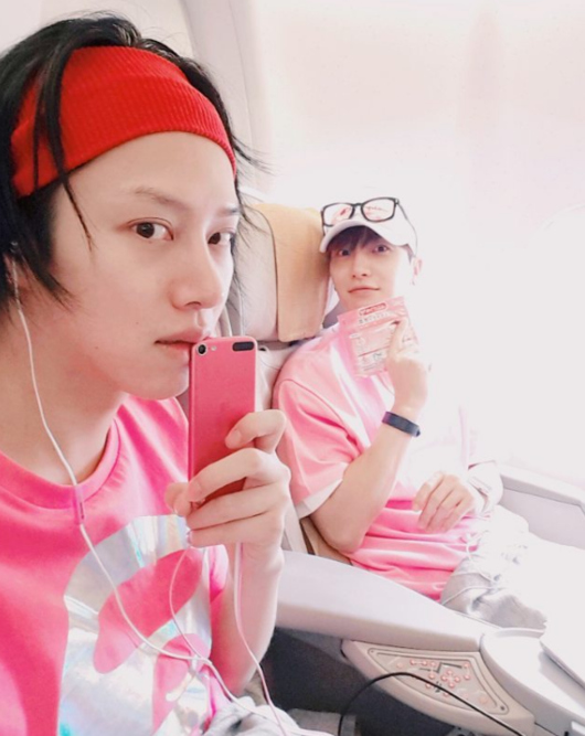 SUPER JUNOR ヒチョル＆イトゥク、ピンクのペアルック写真を公開 - Kstyle