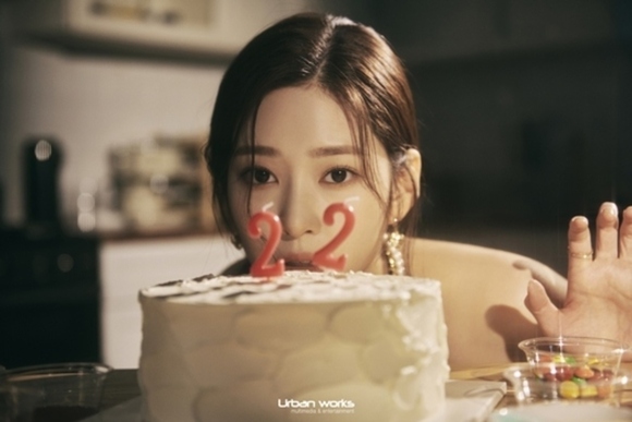 IZ*ONE出身キム・ミンジュ、自らデザインに参加したフォトブック「Pro