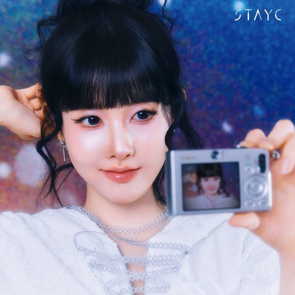 STAYC、日本6thダブルAサイドシングル「Lover, Killer / BEBE