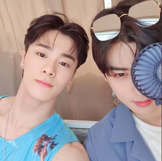 ASTRO チャウヌ＆ムンビン、密着2ショット公開…暑さも吹き飛ばす