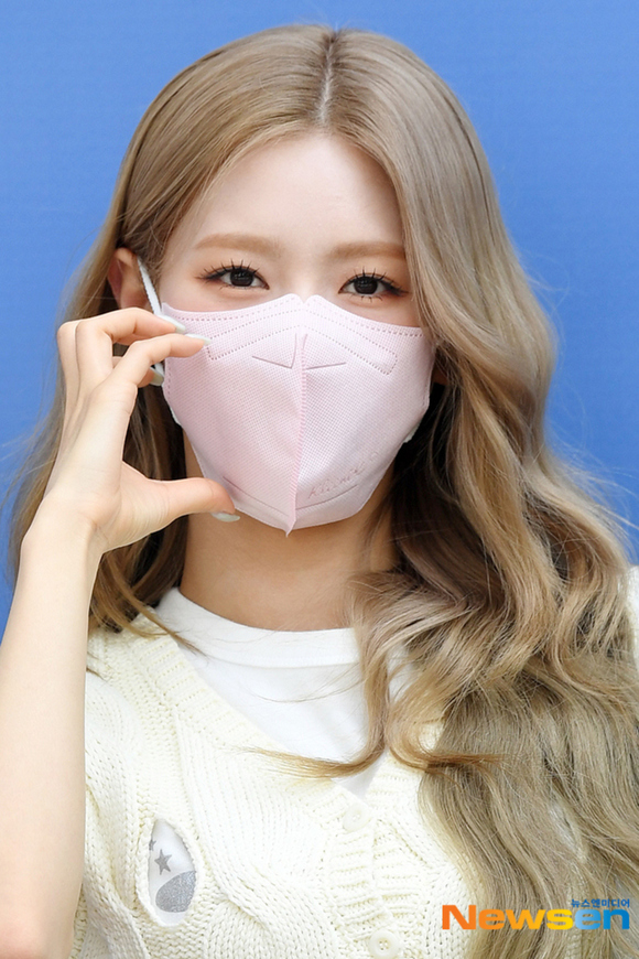 PHOTO】(G)I-DLE ミヨン、番組の収録に参加…まるで女神のような美貌