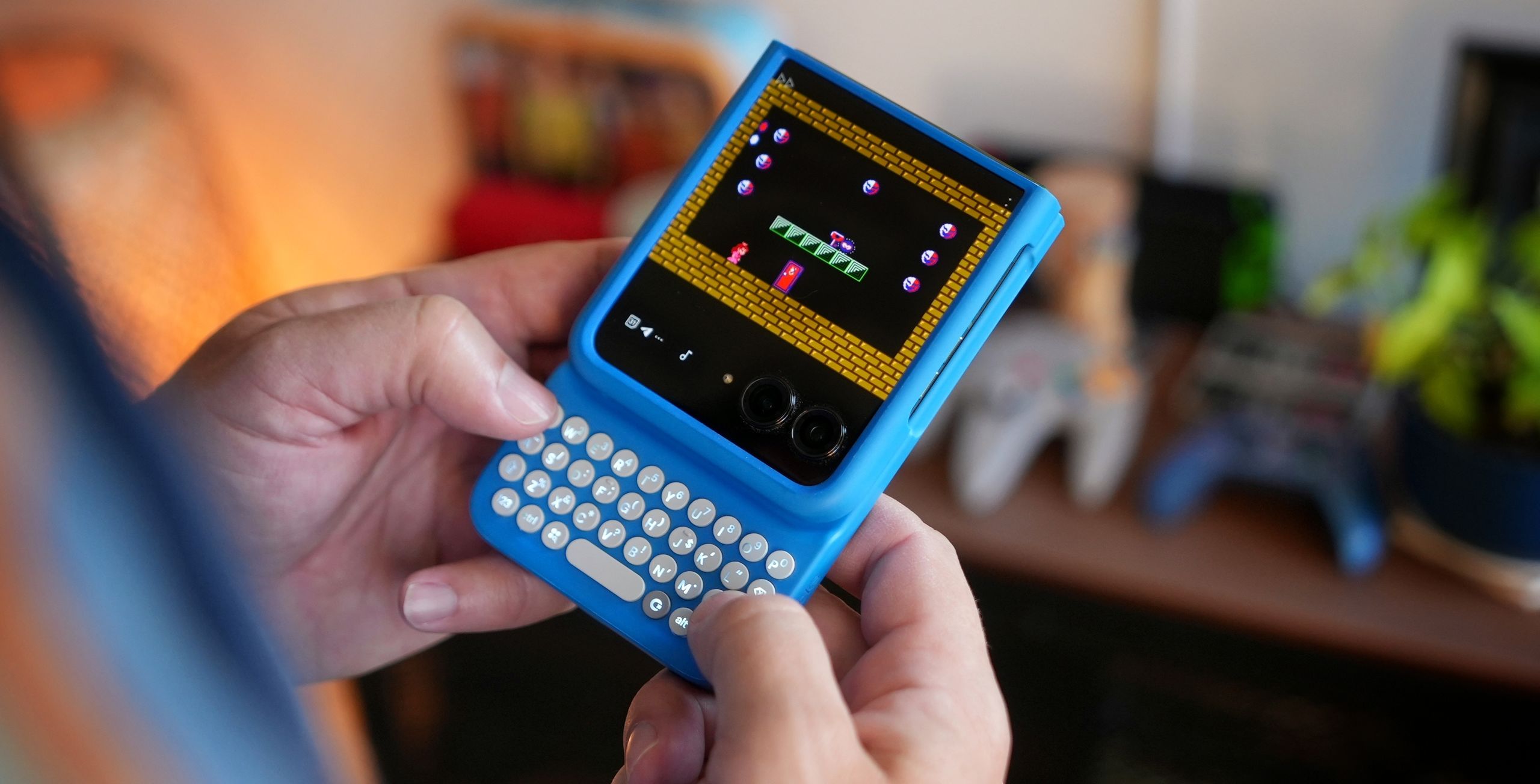 The Clicks Keyboard for my Motorola Razr can turn my phone into