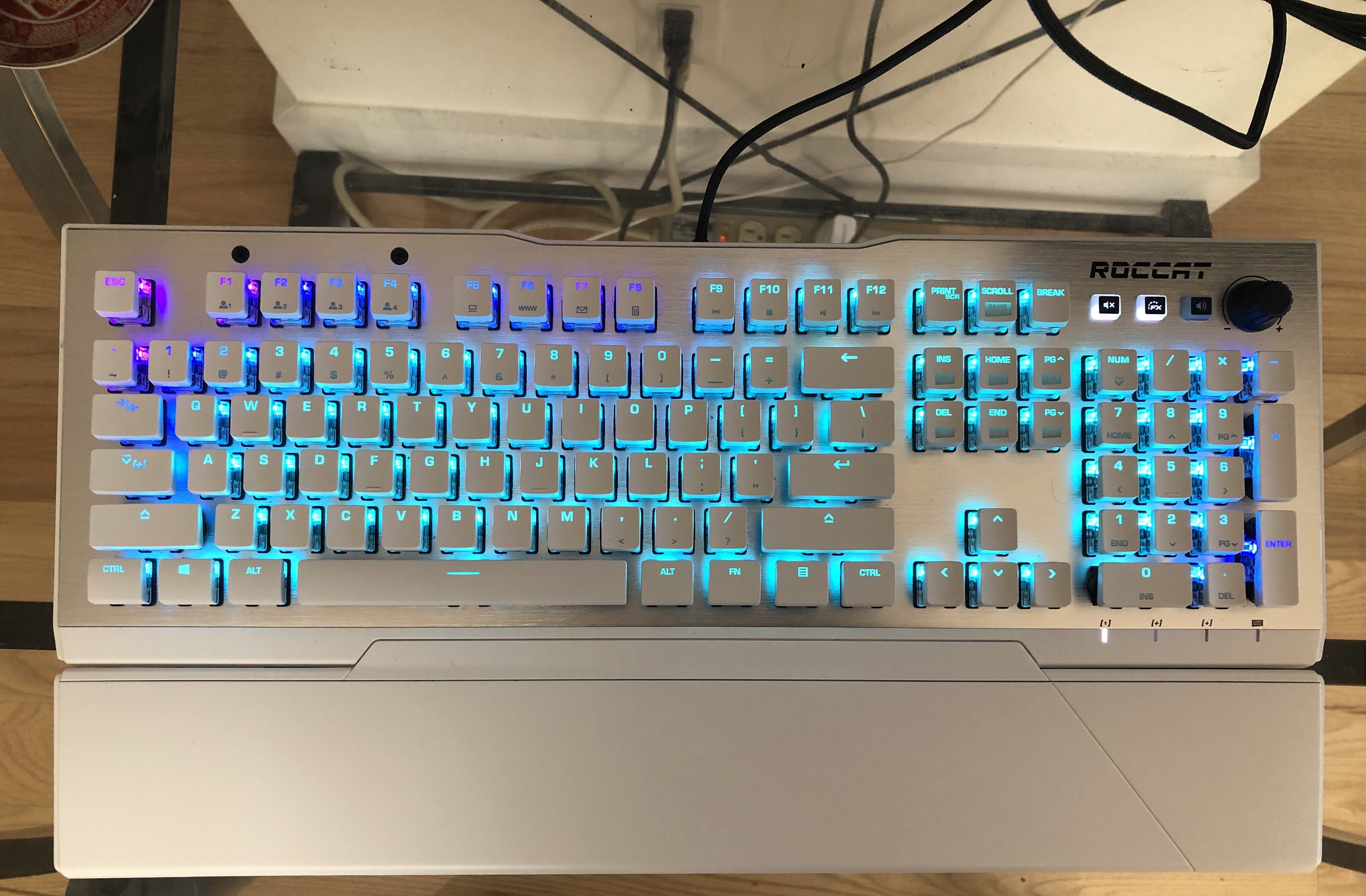 Roccat Vulcan 122 Aimo Gaming Keyboard Review: White, Bright and
