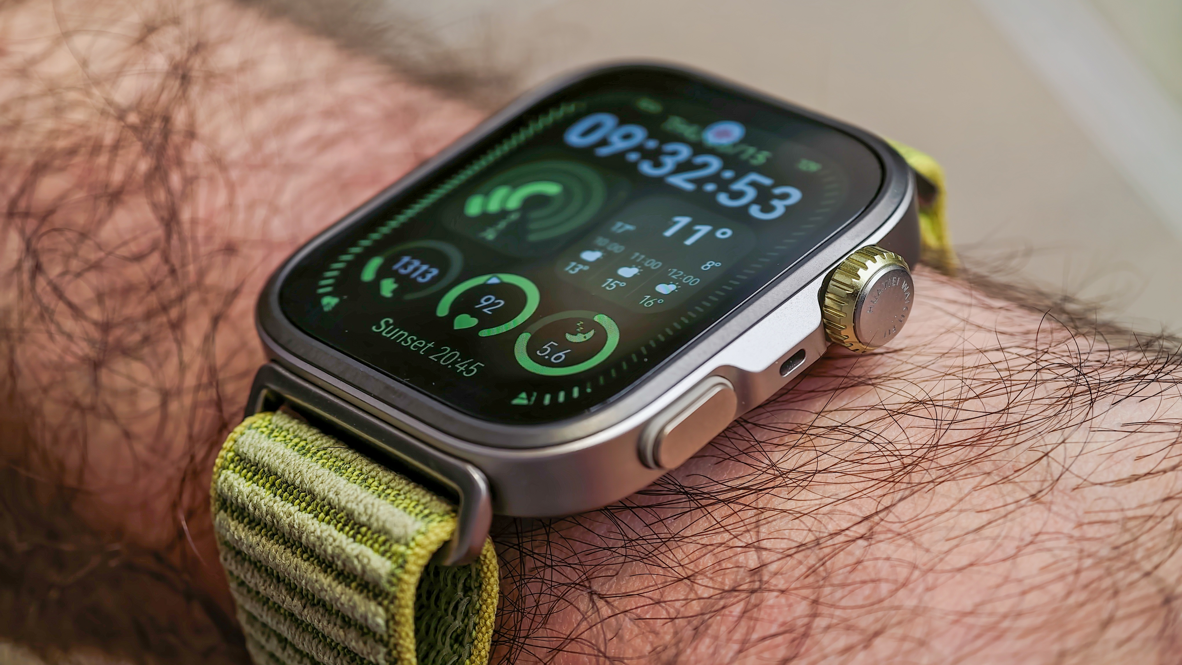 The Huawei Watch Fit 4 Pro looks like an Apple Watch Ultra, but