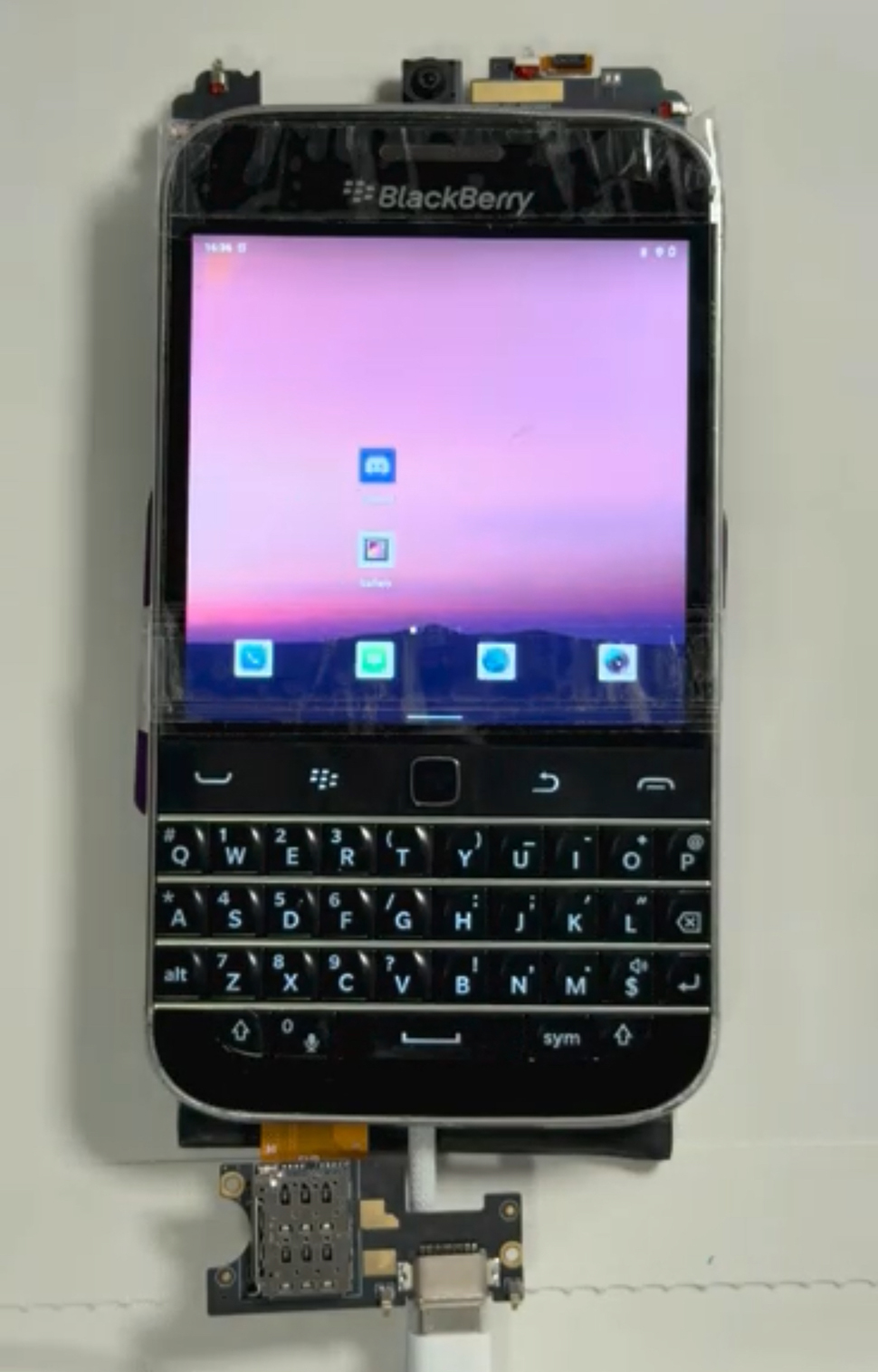 BlackBerry Classic returns in 2025 as Zinwa Q25 with updated
