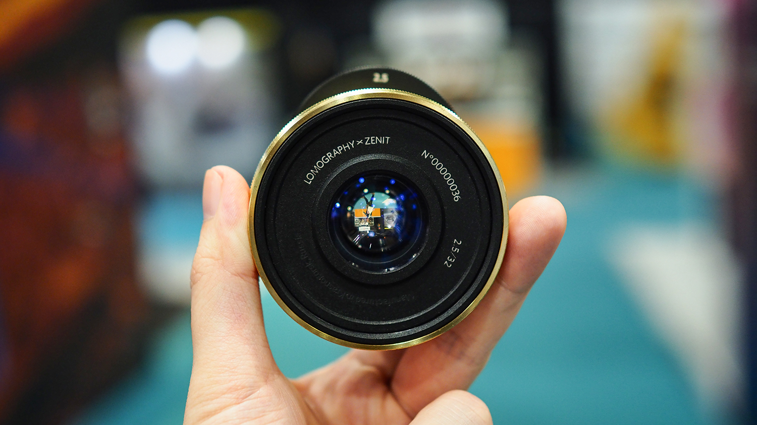 Lomography Lomogon 2.5/32 Art lens debuts at TPS | Digital Camera
