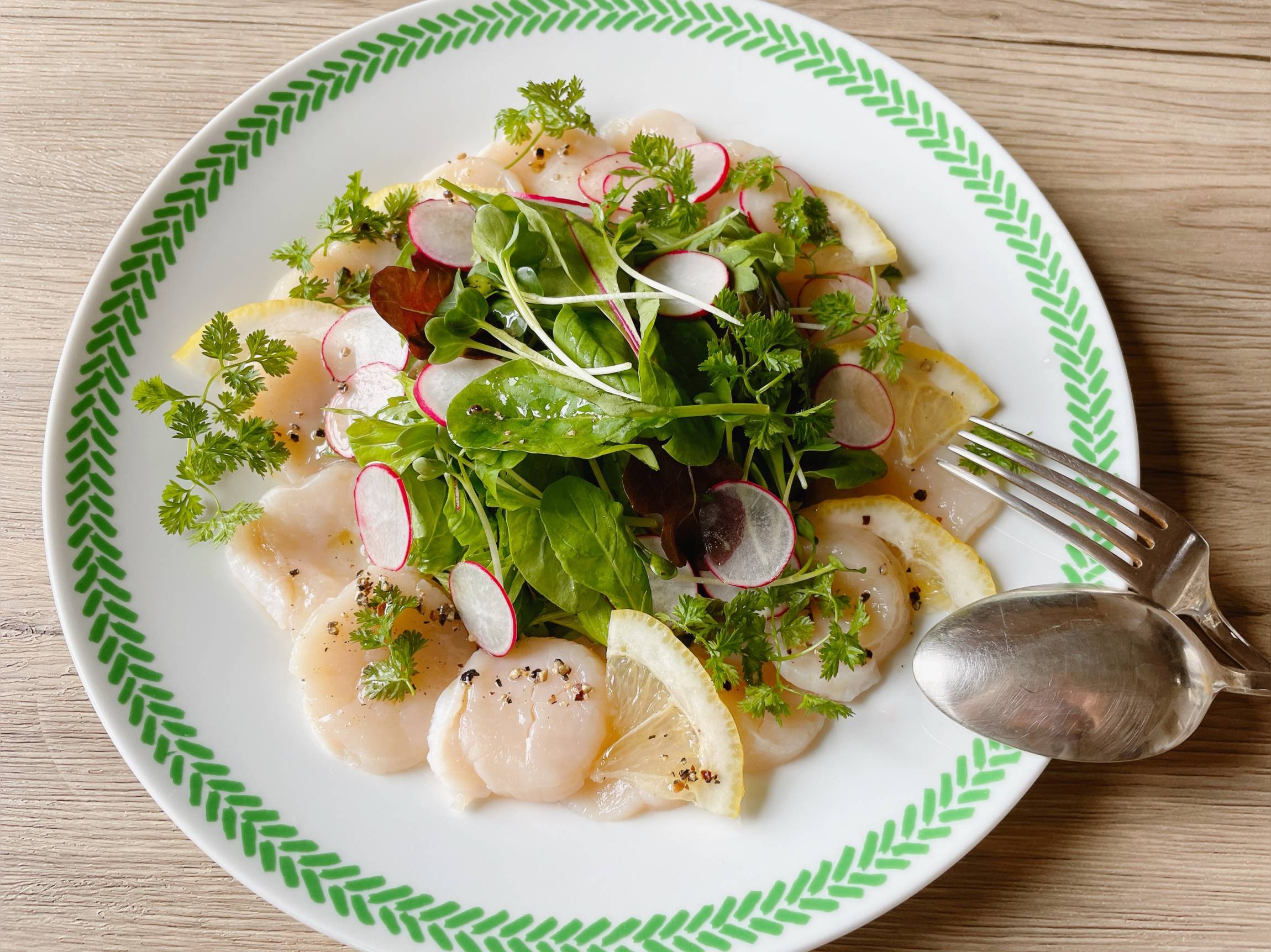 簡単なのに豪華！帆立のカルパッチョの基本レシピ - macaroni