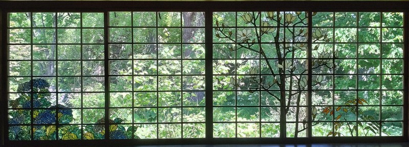 100年越しの輝き 青森の旧家秘蔵、小川三知の傑作ステンドグラス