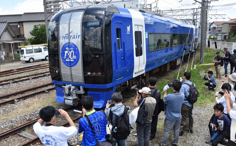 名鉄が反転塗装「ブルーミュースカイ」お披露目 創業130周年記念