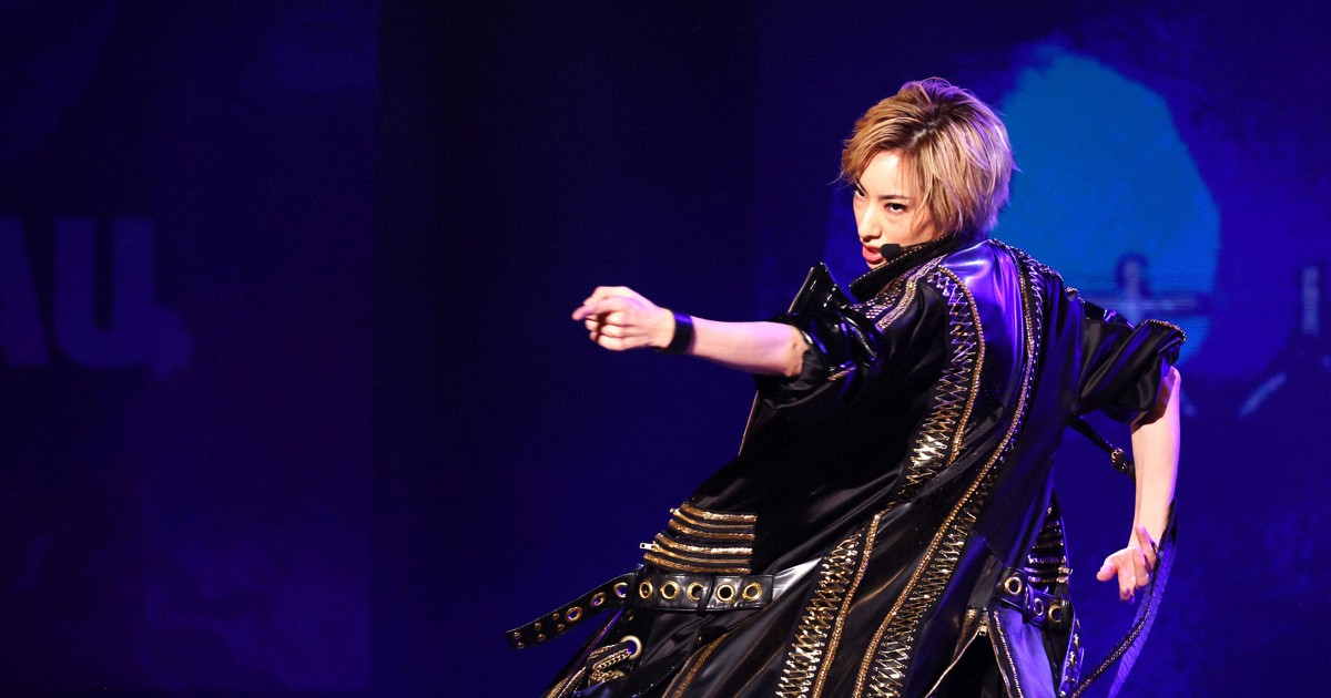 宝塚前花組トップ・柚香光さん、退団後初コンサート開幕 華麗な踊り