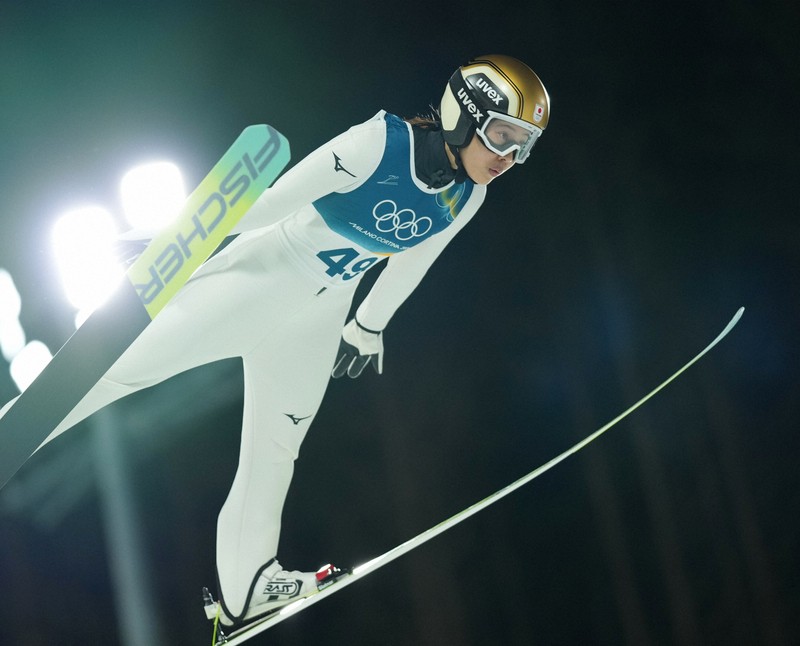 ジャンプ女子NHで丸山希が「銅」 ミラノ五輪、日本勢初メダル | 毎日新聞