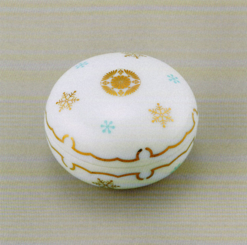 豊かな造形美 菓子器「ボンボニエール」 [写真特集10/15] | 毎日新聞