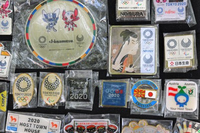 東京五輪 バッジ交換低調 「非公式競技」無観客で | 毎日新聞