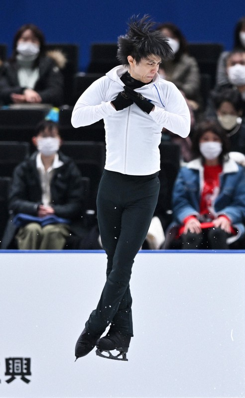 羽生結弦が4回転半ジャンプを着氷 全日本フィギュア公式練習 | 毎日新聞