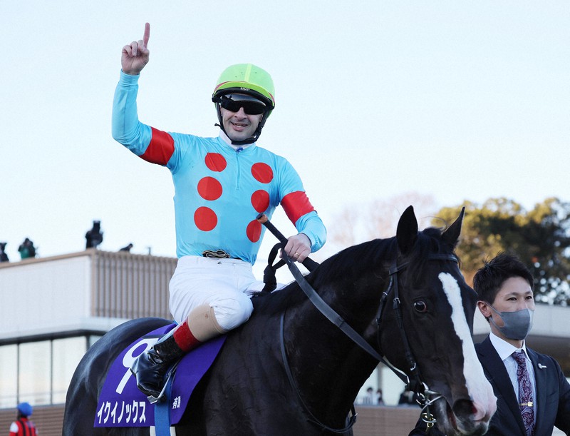 イクイノックスが優勝 競馬・有馬記念 [写真特集1/14] | 毎日新聞