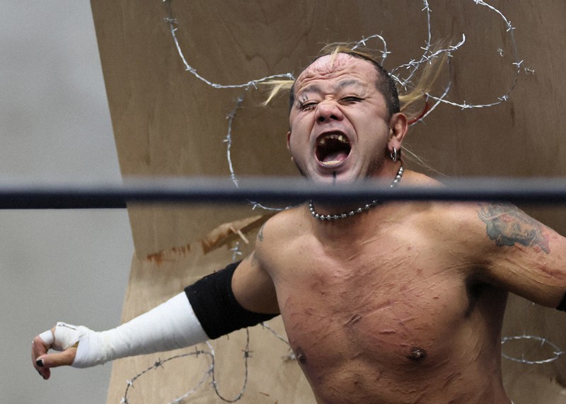 血だらけデスマッチのカリスマ 葛西純はなぜリングに立ち続けるのか