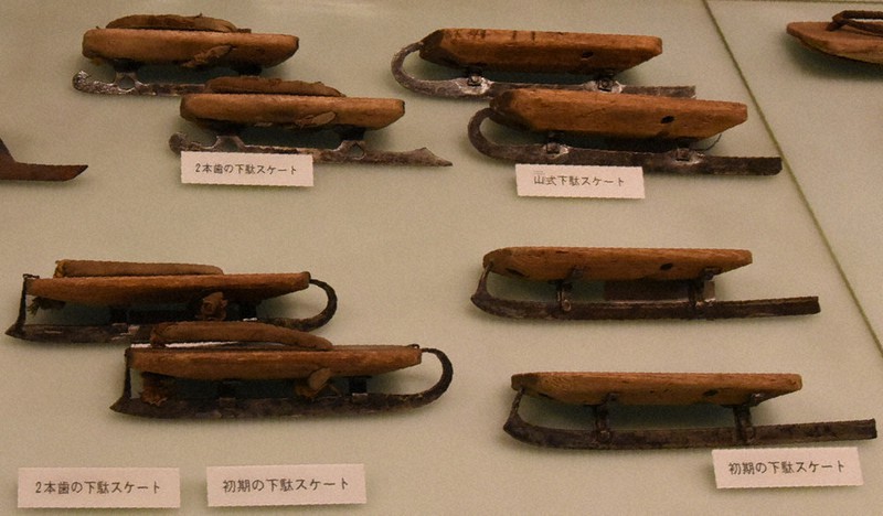 下駄スケート、国文化財に 諏訪湖博物館所蔵130点 117年前に誕生、全国