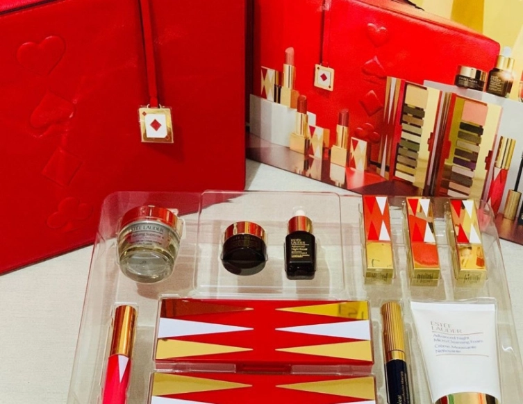 エスティローダーのクリスマスコフレ！2019年はトランプ柄