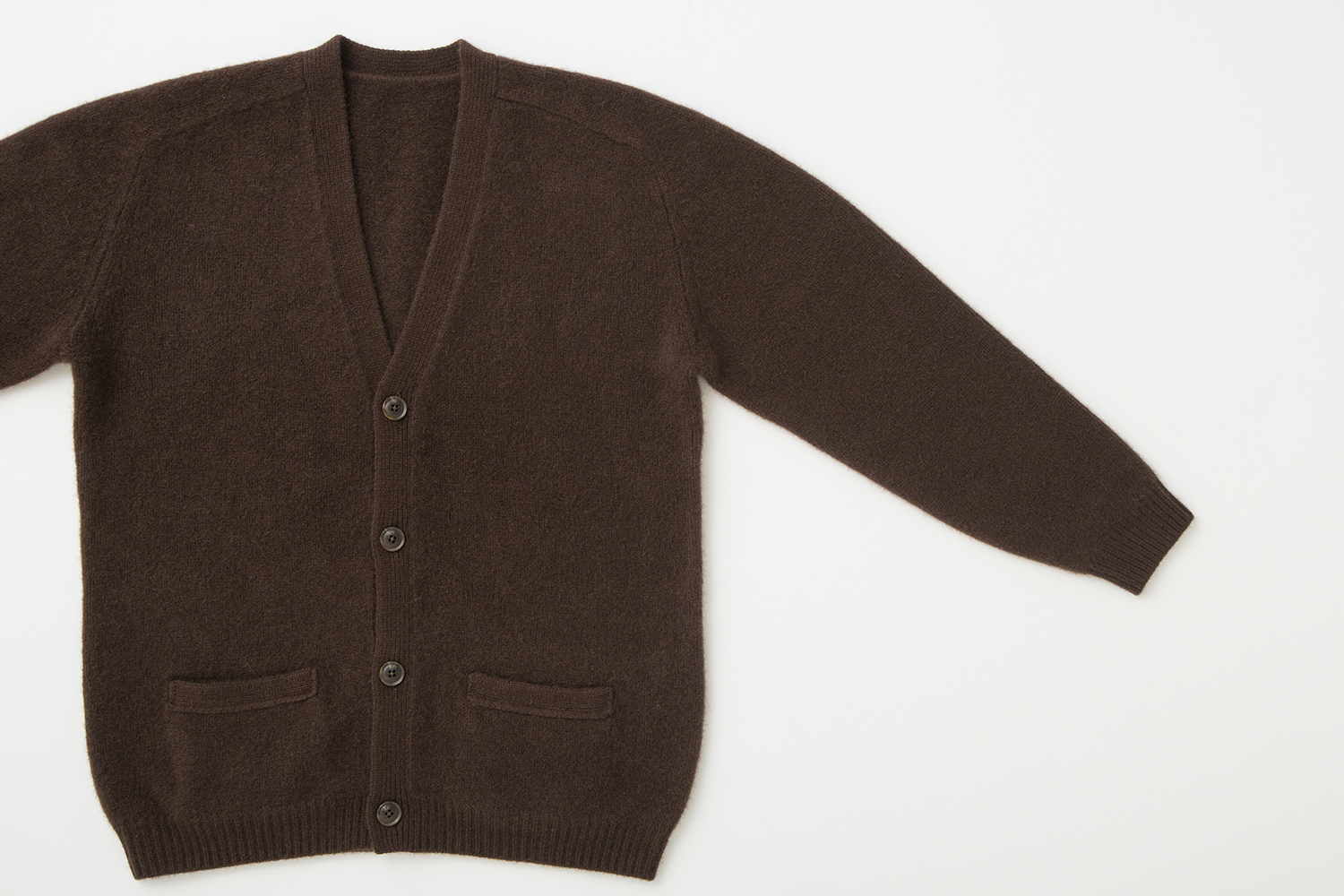 洋服好きの間で密かに話題を呼ぶ「田中さんのカシミヤセーター」