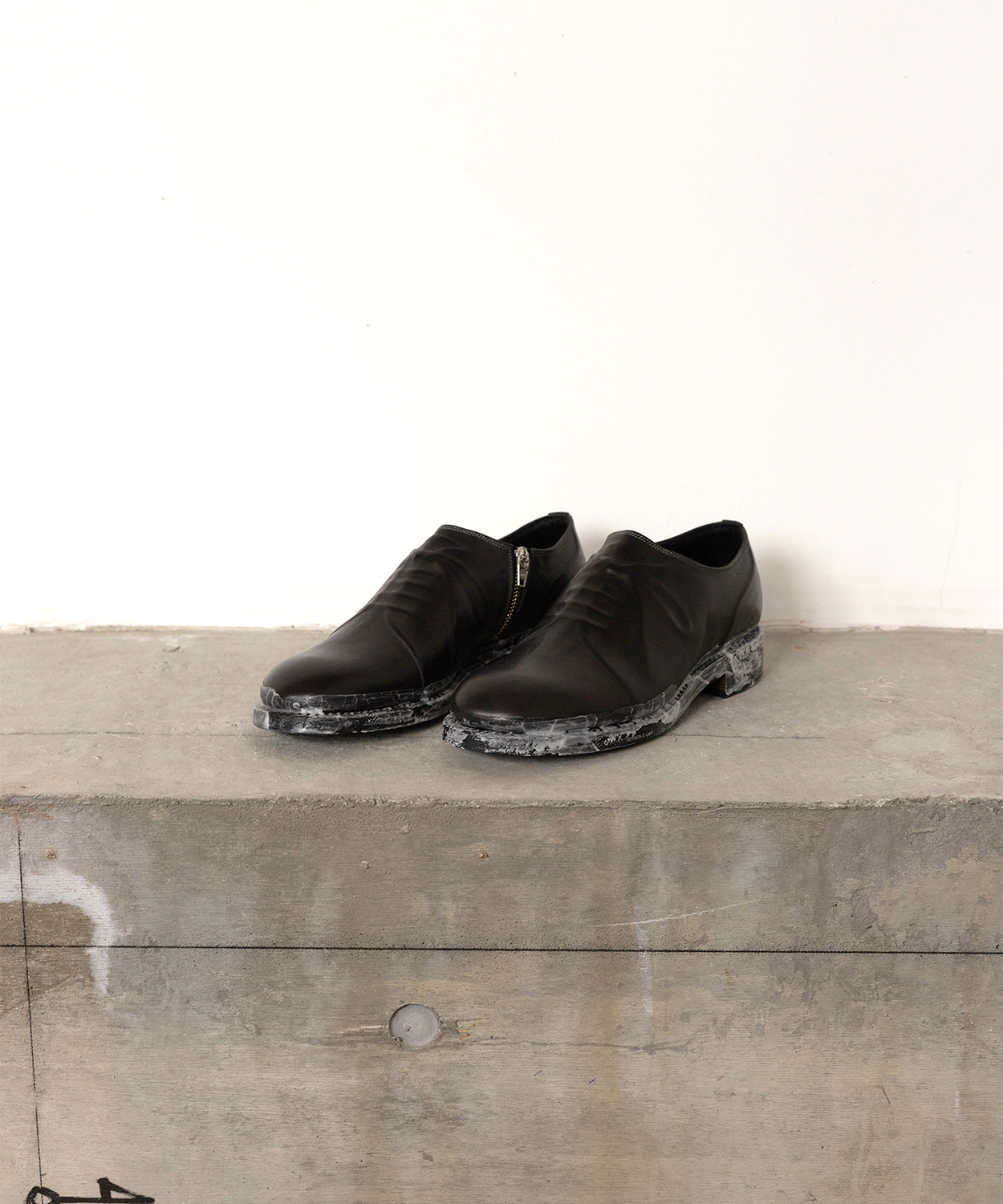 Atelier MIHARA YASUHIROから”炙り出し”革靴の新作がリリース