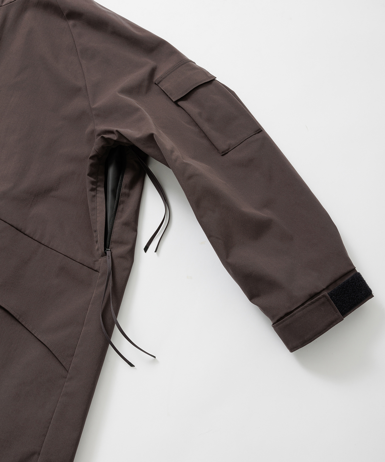 HYKE for BIOTOPの『TASLAN TWILL SHELL COAT EX』