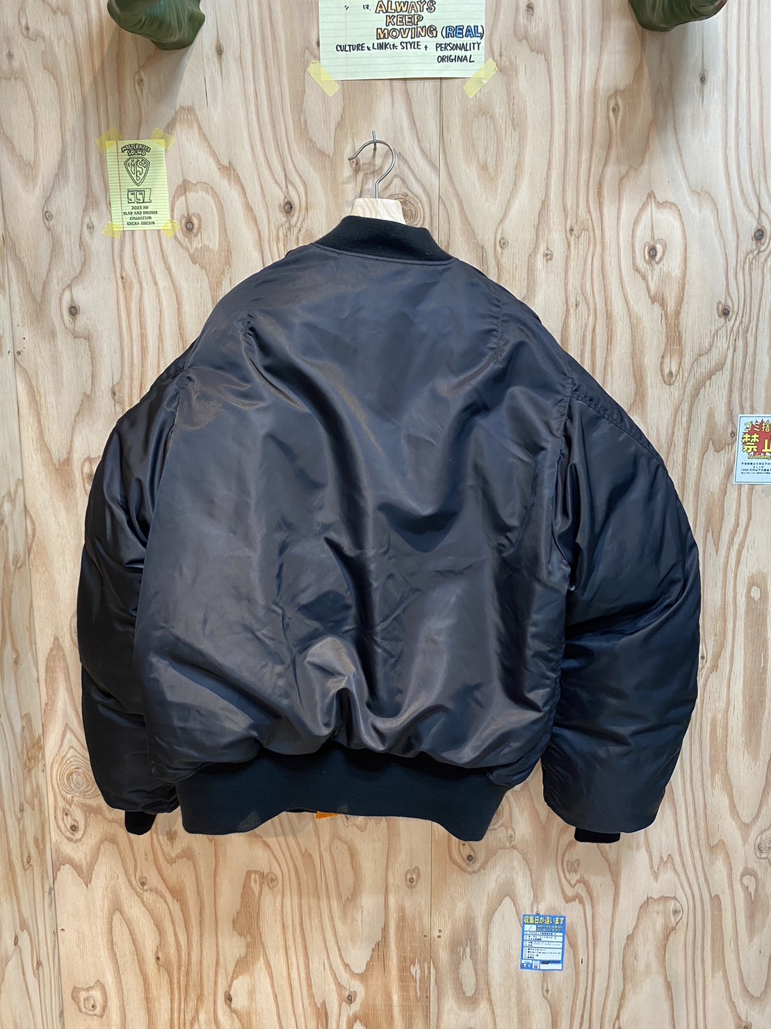 ダウンをたっぷりと詰め込んだBUZZ RICKSON'S × SSZのMA-1