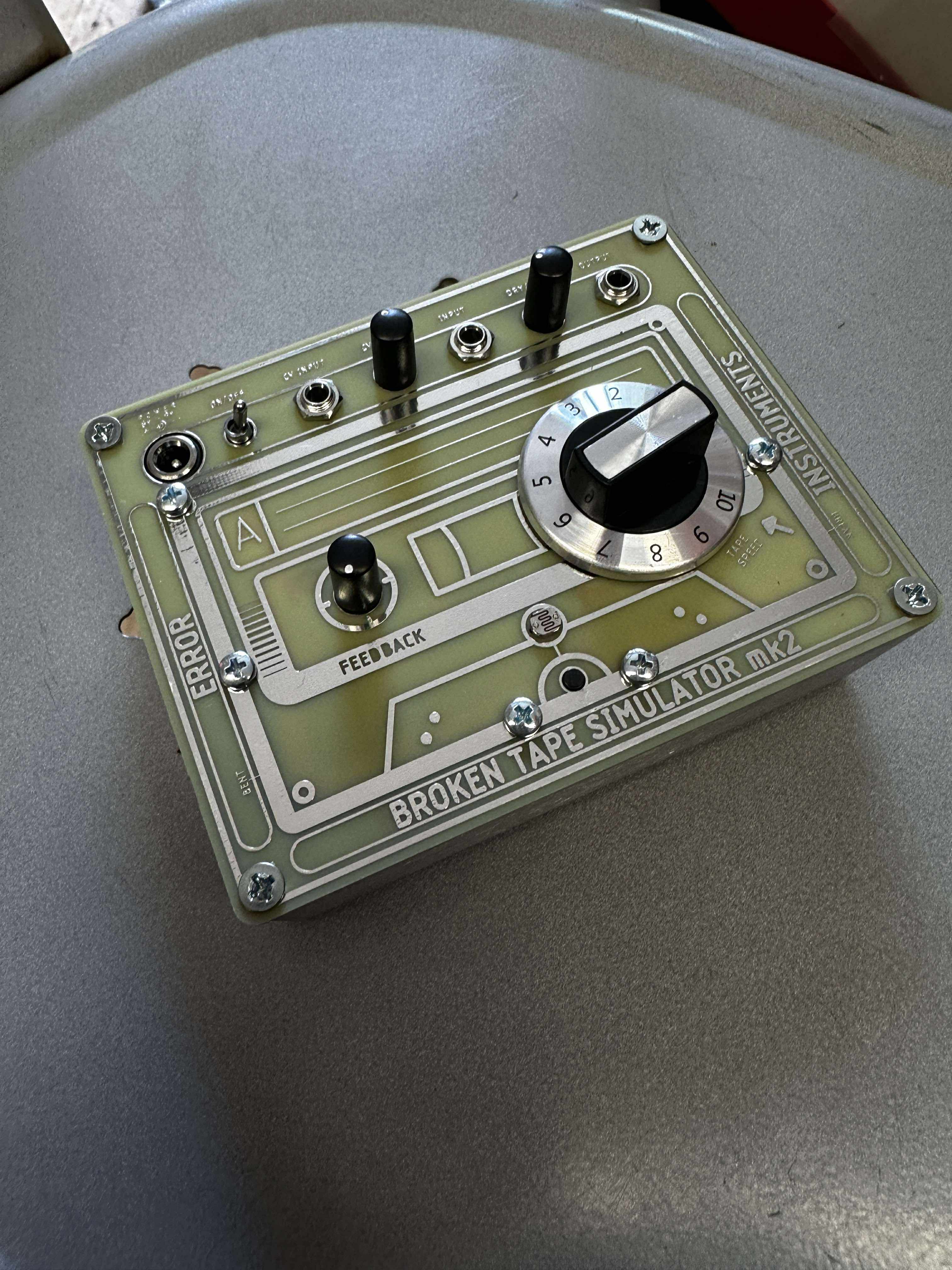 Broken tape simulator .MK2 | BRICKY FORMAT standalone box | www