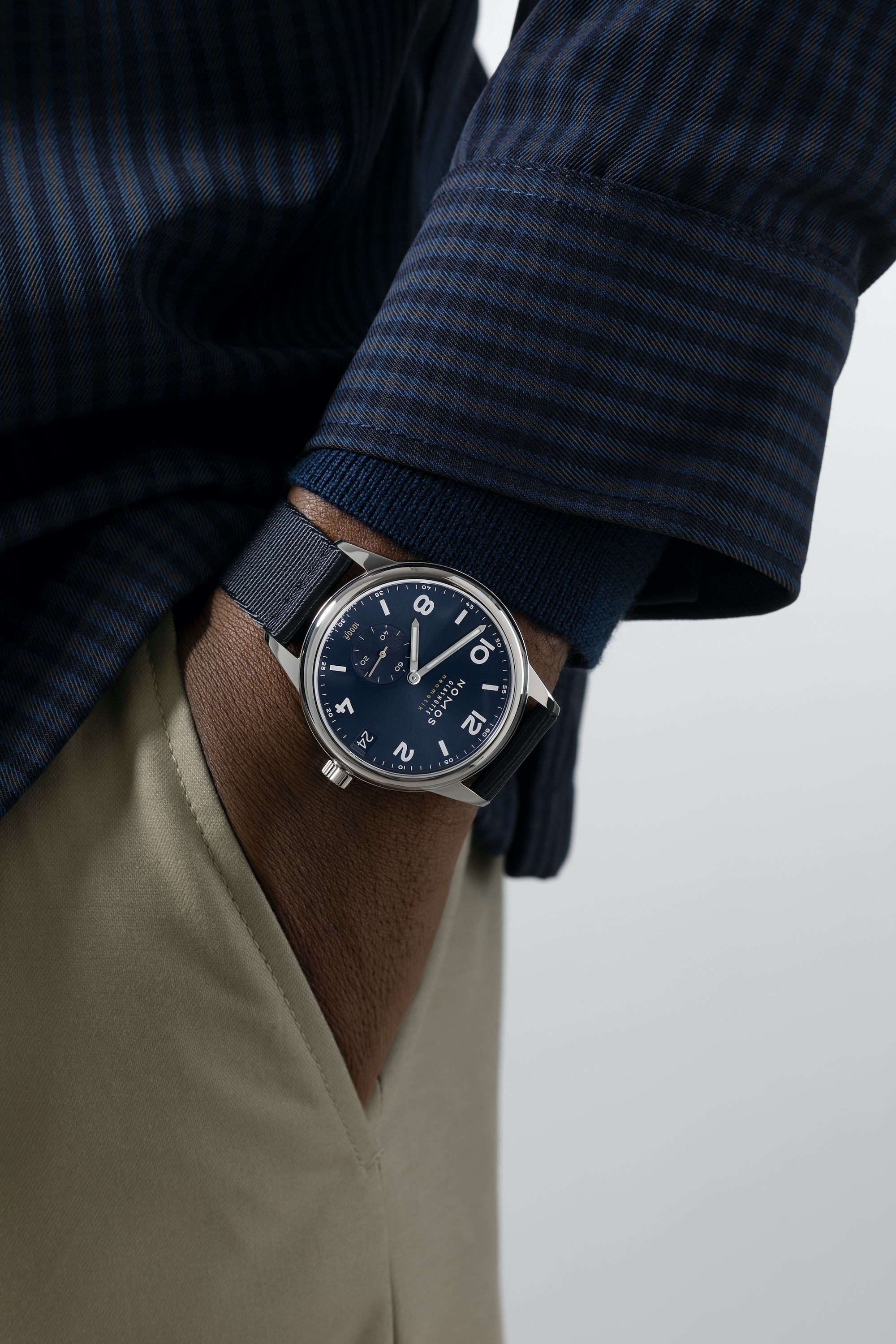 クラブ ネオマティック42デイト ブルー – NOMOS Glashütte